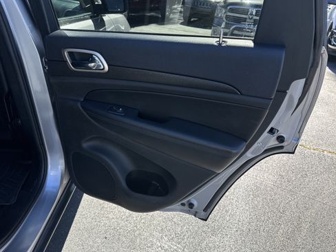 Used 2016 Jeep Grand Cherokee Laredo image 18