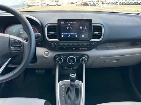 Certified 2025 Hyundai Venue SEL image 16