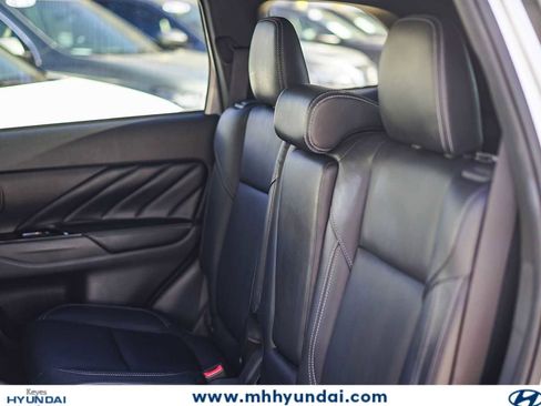 Used 2022 Mitsubishi Outlander LE AWD/4WD image 18