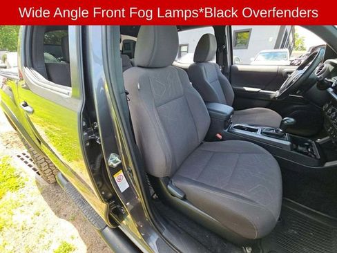 Used 2019 Toyota Tacoma TRD Off-Road AWD/4WD image 10