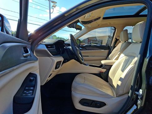 Used 2022 Jeep Grand Cherokee L Limited w/ Luxury Tech Group II AWD/4WD image 16