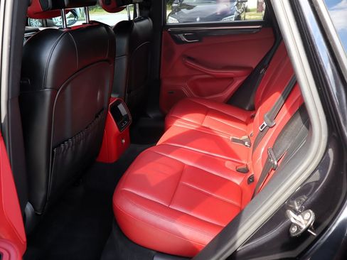 Used 2015 Porsche Macan S AWD/4WD image 25