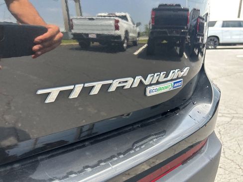 Used 2015 Ford Edge Titanium AWD/4WD image 12