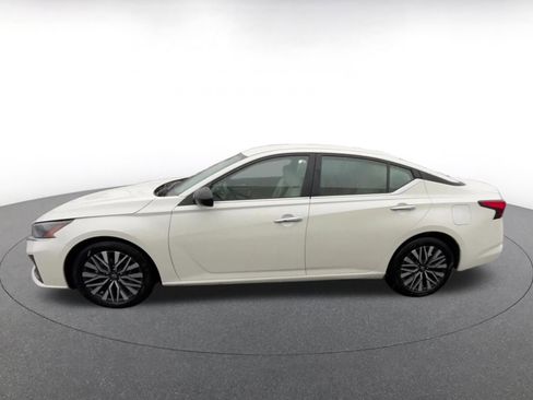 Used 2025 Nissan Altima 2.5 SV image 8