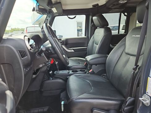 Used 2016 Jeep Wrangler Unlimited Rubicon w/ Connectivity Group AWD/4WD image 17