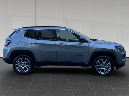 Used 2023 Jeep Compass Latitude w/ Sun and Sound Group AWD/4WD image 6