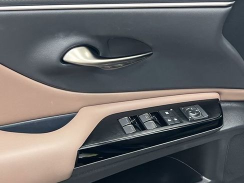 Certified 2025 Lexus ES 350 FWD image 9