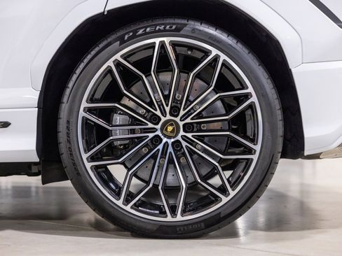 Used 2025 Lamborghini Urus SE image 17