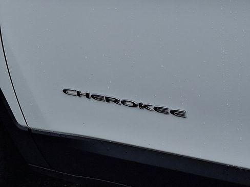 Used 2022 Jeep Cherokee Limited w/ Mopar Interior Package image 31