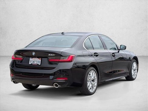 Used 2025 BMW 330i Sedan w/ M Sport Package image 5