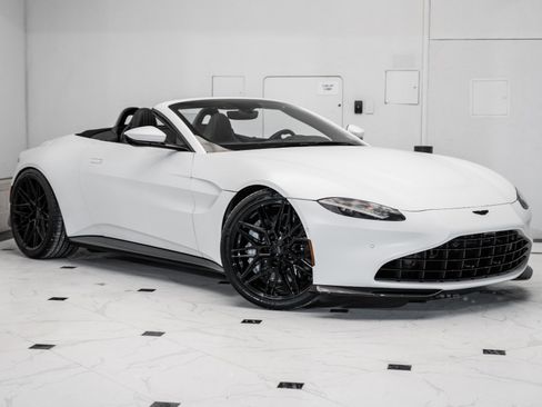 Used 2023 Aston Martin V8 Vantage Roadster image 31