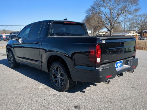 Used 2025 Honda Ridgeline Sport image 5