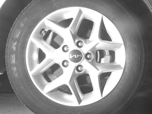 Used 2025 Kia Soul LX w/ LX Technology Package FWD image 13