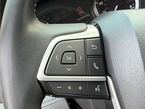Used 2023 Toyota Highlander LE AWD/4WD image 22