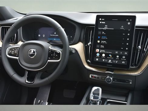 Certified 2026 Volvo XC60 B5 Core w/ Protection Package Premier image 18