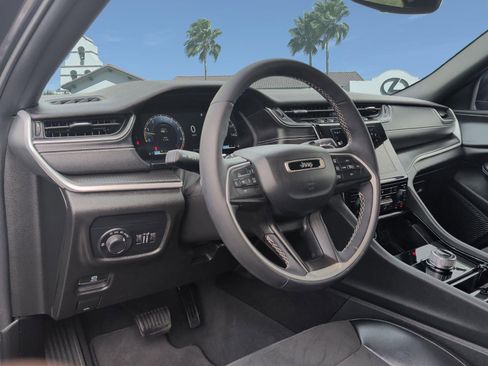 Used 2023 Jeep Grand Cherokee Altitude RWD image 12