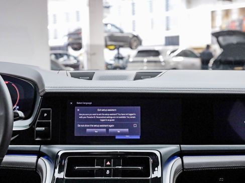 Used 2025 Porsche Panamera image 20