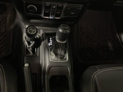 Used 2021 Jeep Wrangler Unlimited Sahara w/ Cold Weather Group AWD/4WD image 31