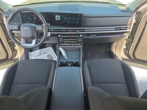 Used 2024 Hyundai Santa Fe SE FWD image 9