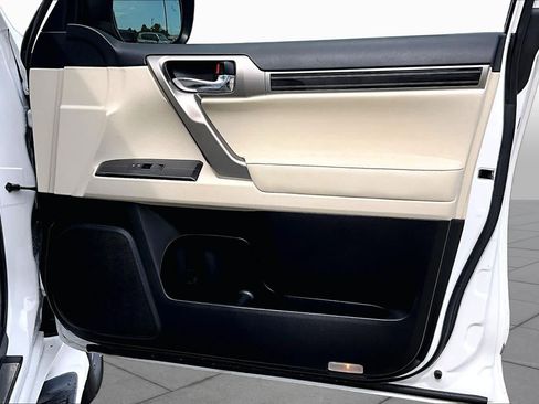 Used 2020 Lexus GX 460 Luxury w/ Accessory Package AWD/4WD image 23