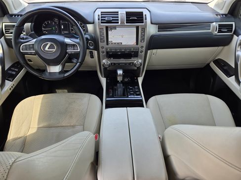 Used 2021 Lexus GX 460 Luxury w/ Sport Design Package AWD/4WD image 19