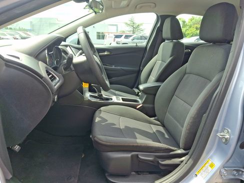 Certified 2017 Chevrolet Cruze LS FWD image 11