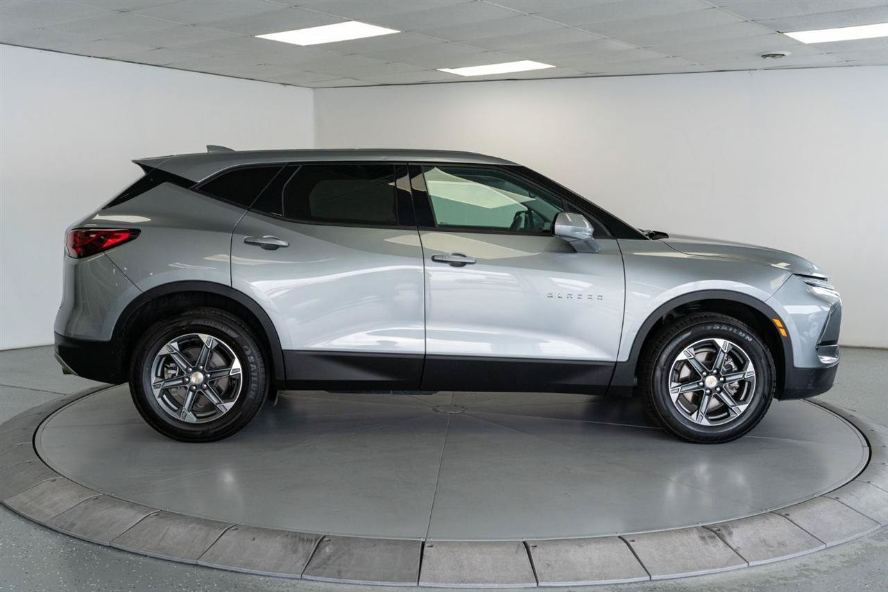 Used 2025 Chevrolet Blazer LT AWD/4WD image 8
