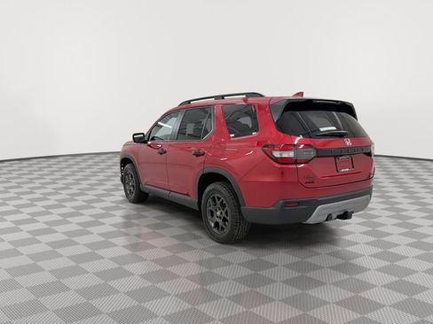 Used 2025 Honda Pilot TrailSport image 7
