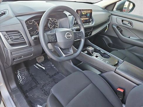 Used 2025 Nissan Rogue S image 10