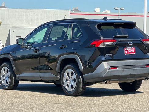 Used 2021 Toyota RAV4 LE FWD image 7
