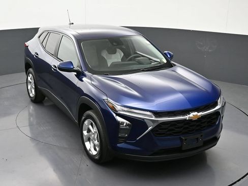 Used 2024 Chevrolet Trax LS w/ LS Convenience Package FWD image 22