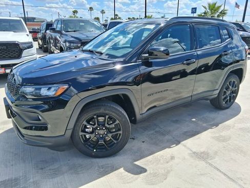 New 2026 Jeep Compass Latitude image 3