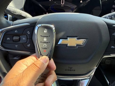 Used 2025 Chevrolet Trax LT w/ LT Convenience Package FWD image 16