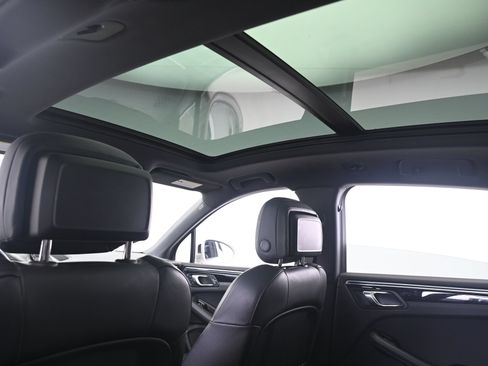 Certified 2023 Porsche Macan S AWD/4WD image 25