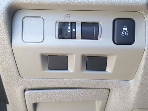 Used 2018 Subaru Forester 2.5i Premium w/ All-Weather Package image 19