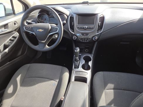 Used 2017 Chevrolet Cruze LT image 18