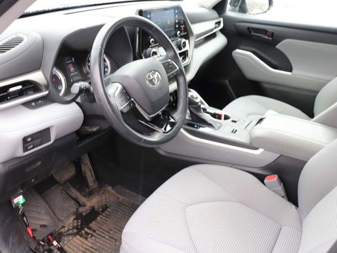 Certified 2021 Toyota Highlander LE image 10