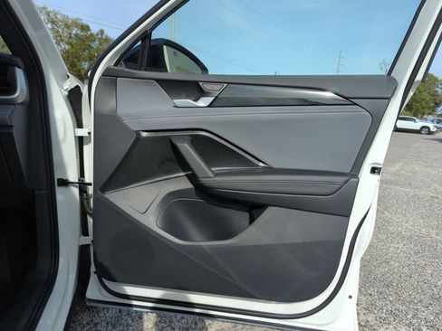 New 2026 Volkswagen Tiguan SE R-Line image 35