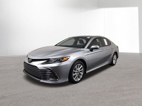 Used 2023 Toyota Camry LE FWD image 2