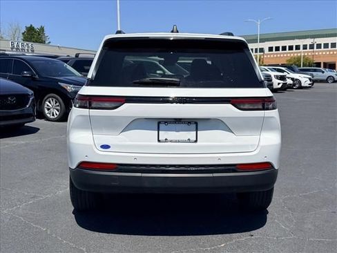 Used 2024 Jeep Grand Cherokee Altitude RWD image 5
