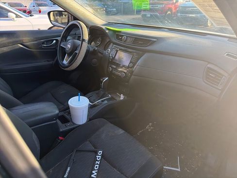 Used 2020 Nissan Rogue SV image 5