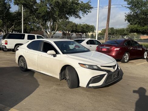 Used 2023 Toyota Camry SE FWD image 3