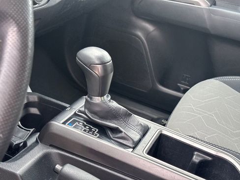 Used 2022 Toyota Tacoma TRD Off-Road RWD image 11
