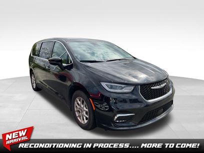 Used 2023 Chrysler Pacifica Touring-L
