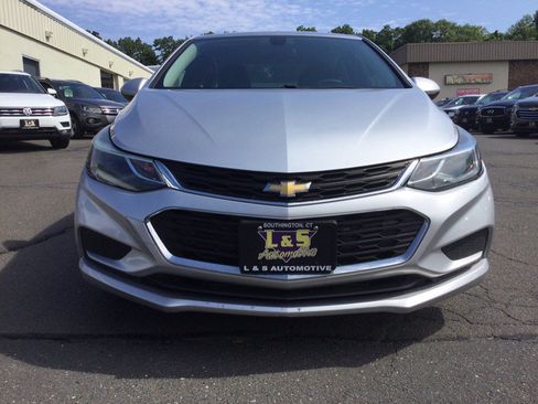 Used 2017 Chevrolet Cruze LT w/ Convenience Package FWD image 4