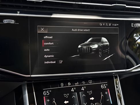 Used 2020 Audi Q7 3.0T Premium Plus AWD/4WD image 9
