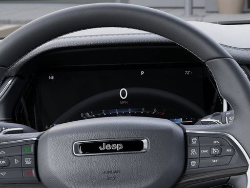 New 2025 Jeep Grand Cherokee Limited w/ Luxury Tech Group II image 17