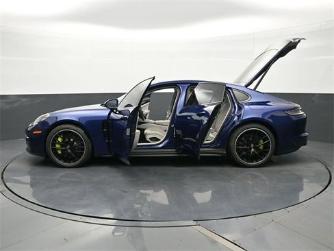 Used 2023 Porsche Panamera 4S w/ Premium Package image 28