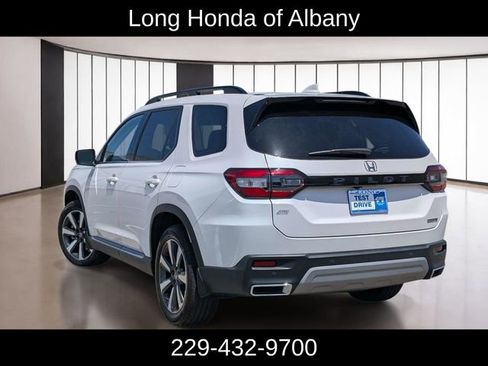 Used 2025 Honda Pilot Touring image 8