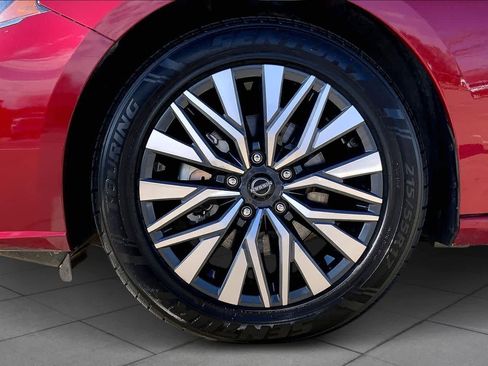 Used 2025 Nissan Altima 2.5 SV image 10